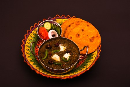 Sarson ka saag with Makki ki roti in changair