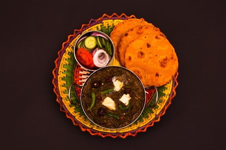 Sarson ka saag with Makki ki roti in changair