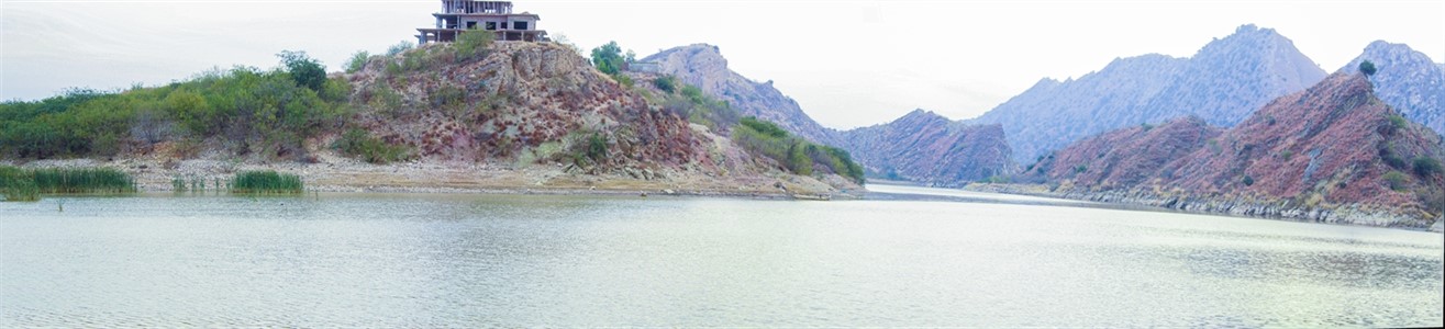 Beautiful panoramic view of a lake.