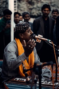 Sindhi Sufi singer singing at sachal sarmast in Sindh Pakistan