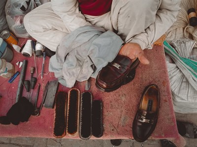 Cobbler polishing the shoes 